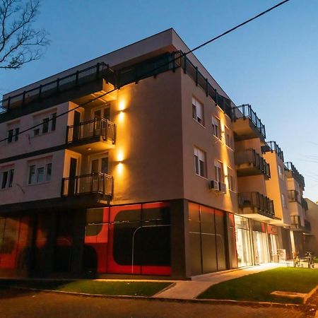 Family Resort Subotica Apartments Bagian luar foto