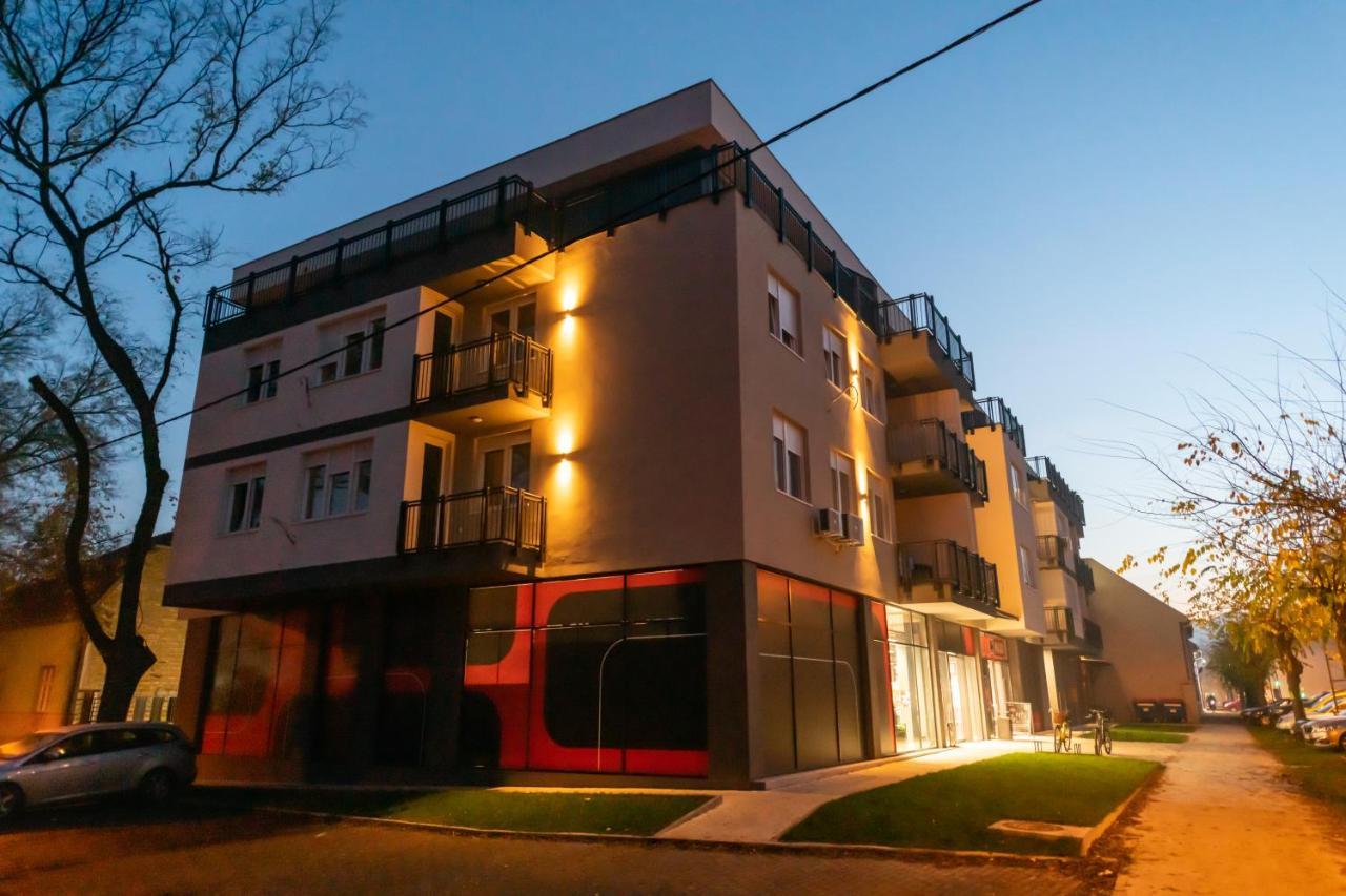 Family Resort Subotica Apartments Bagian luar foto