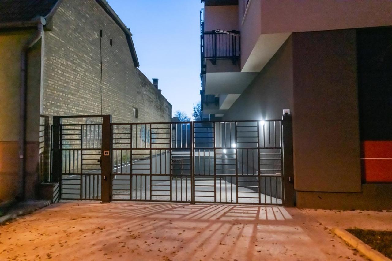 Family Resort Subotica Apartments Bagian luar foto