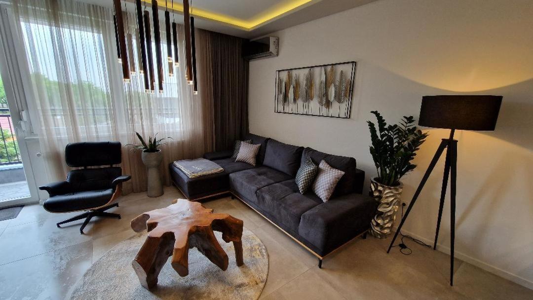 Family Resort Subotica Apartments Bagian luar foto