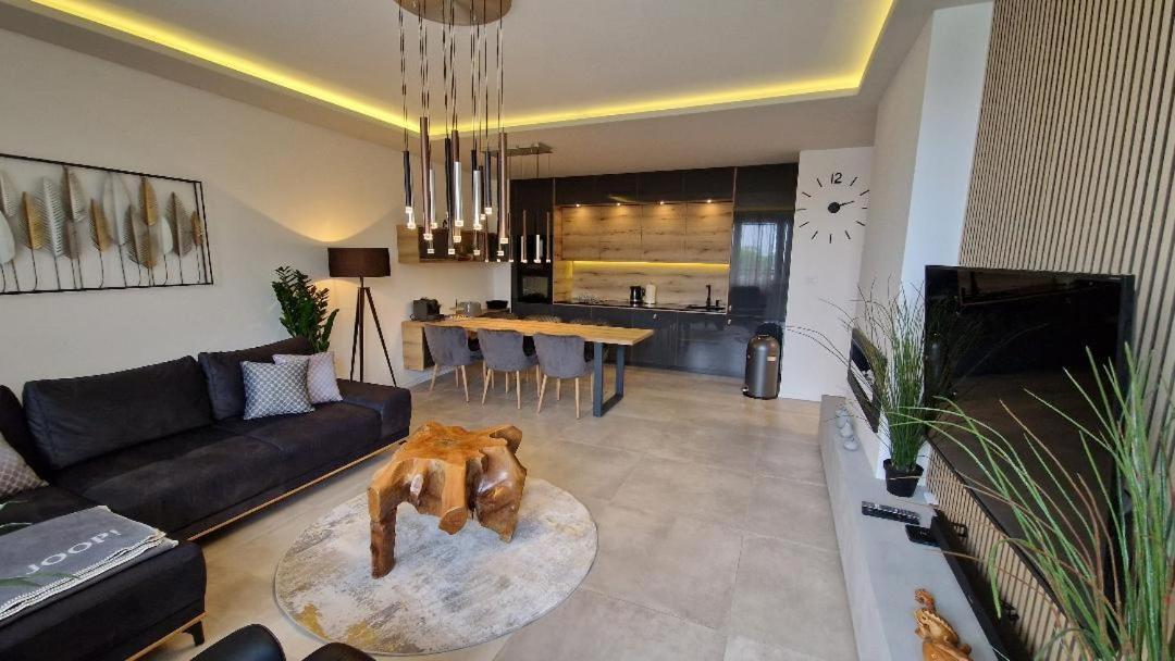 Family Resort Subotica Apartments Bagian luar foto